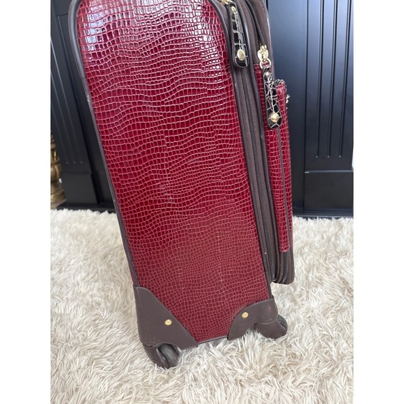 Samantha Brown Red Croc Embossed Carry On Luggage Spinner Wheels Travel Bag - Picture 4 of 13